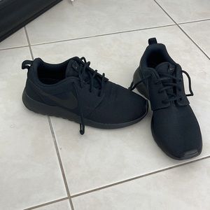 New Black Nike sneakers